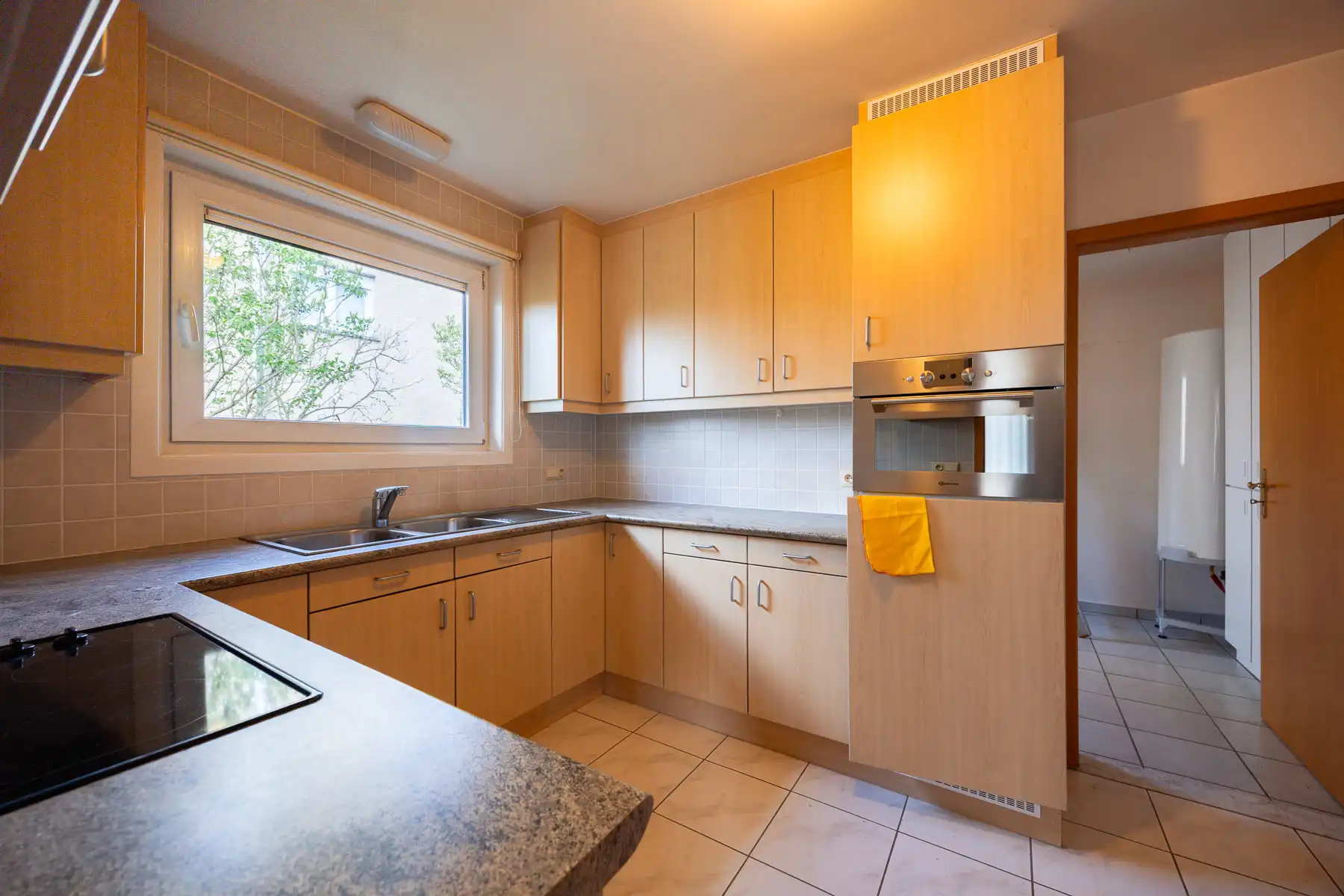 Gelijkvloerse open bebouwing met onderhoudsvriendelijke tuin foto 9