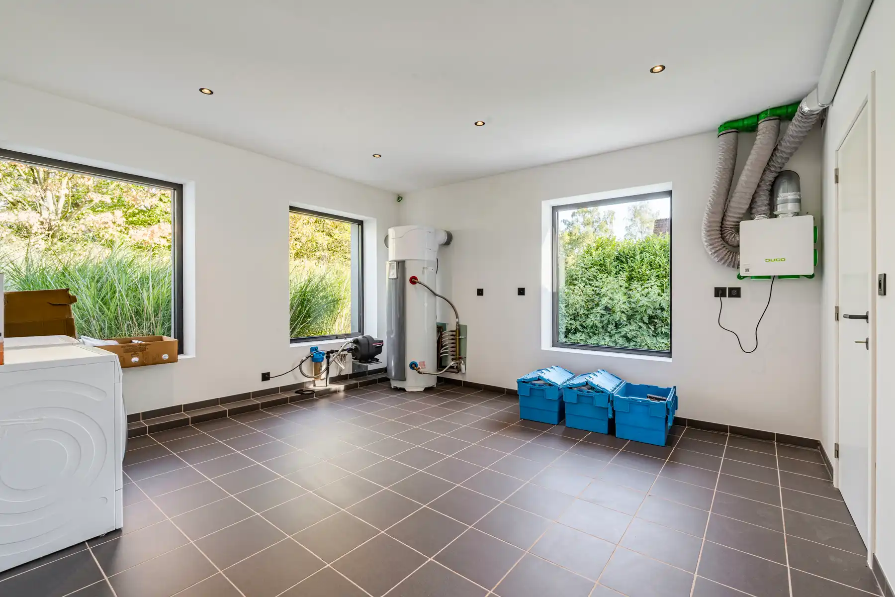 Gerenoveerde villa in een groene omgeving nabij alle invalswegen foto 40