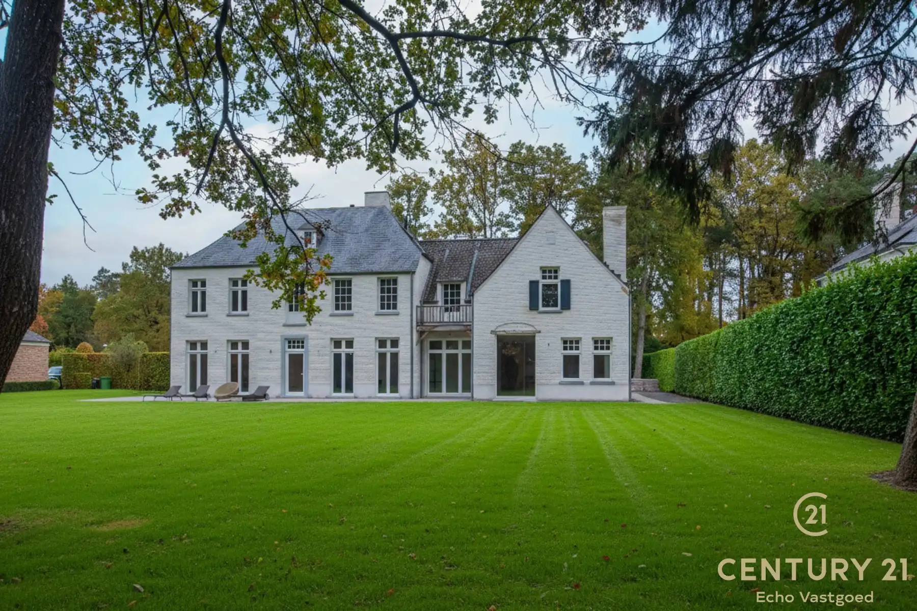 Unieke high-end villa met royaal woonoppervlak op 2415m² foto 32