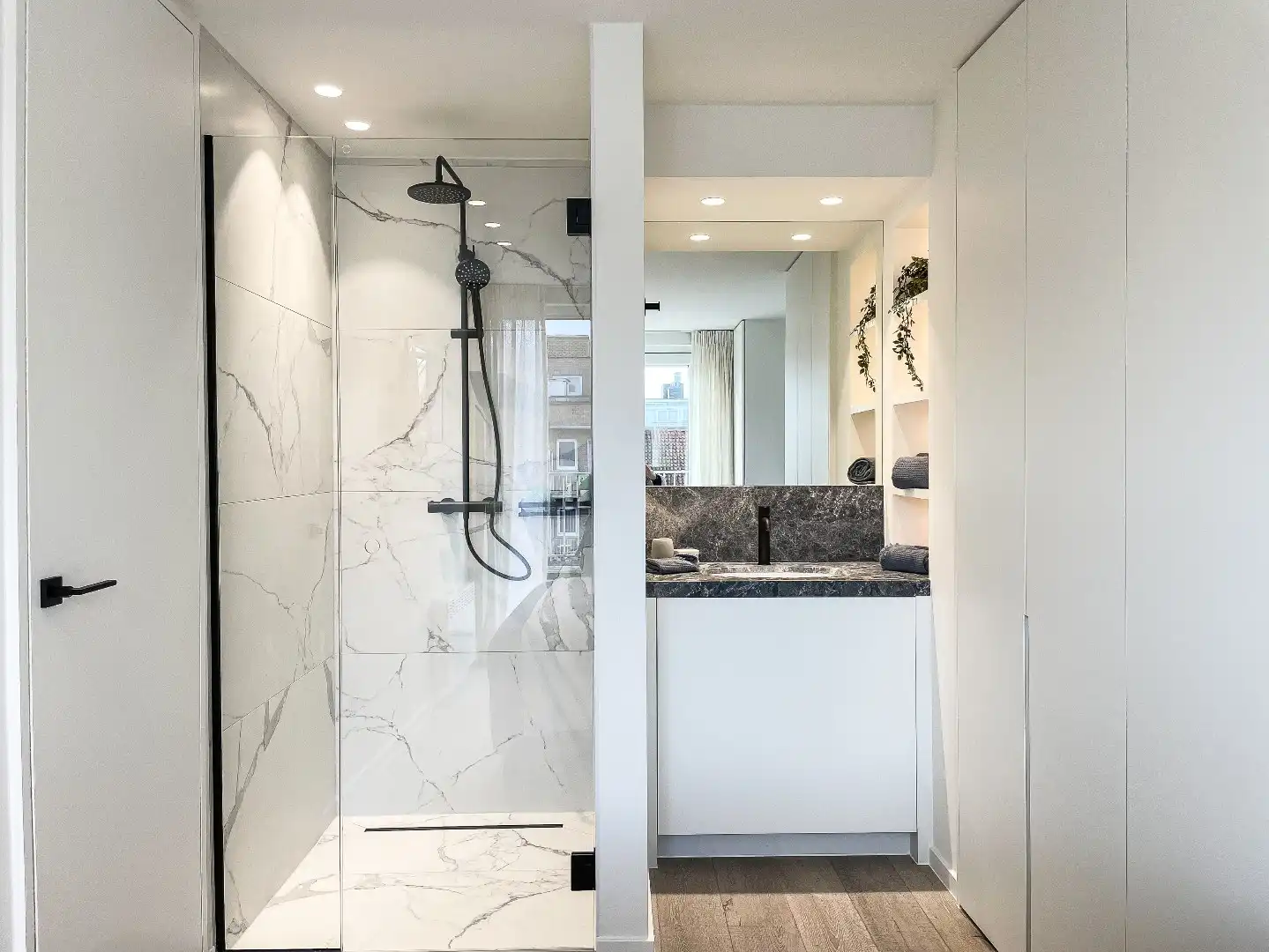 Prachtig gerenoveerd appartement vlakbij de zeedijk met mooie, zonnige terrassen. foto 13