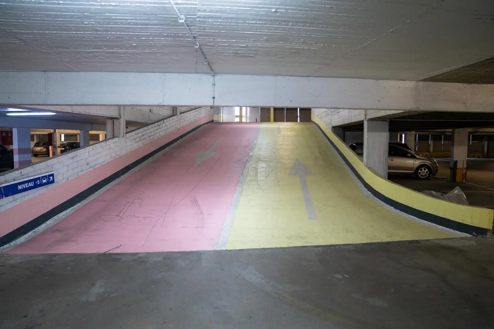 Overdekte parkeerplaats centrum Oostende - nabij zeedijk foto 9
