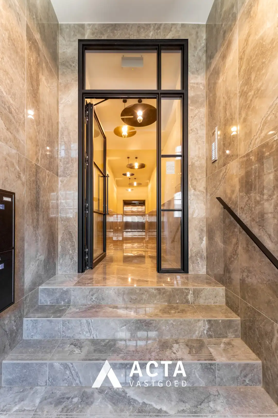 Luxueus gelijkvloersappartement met terras nabij Zeedijk van Mariakerke foto 4