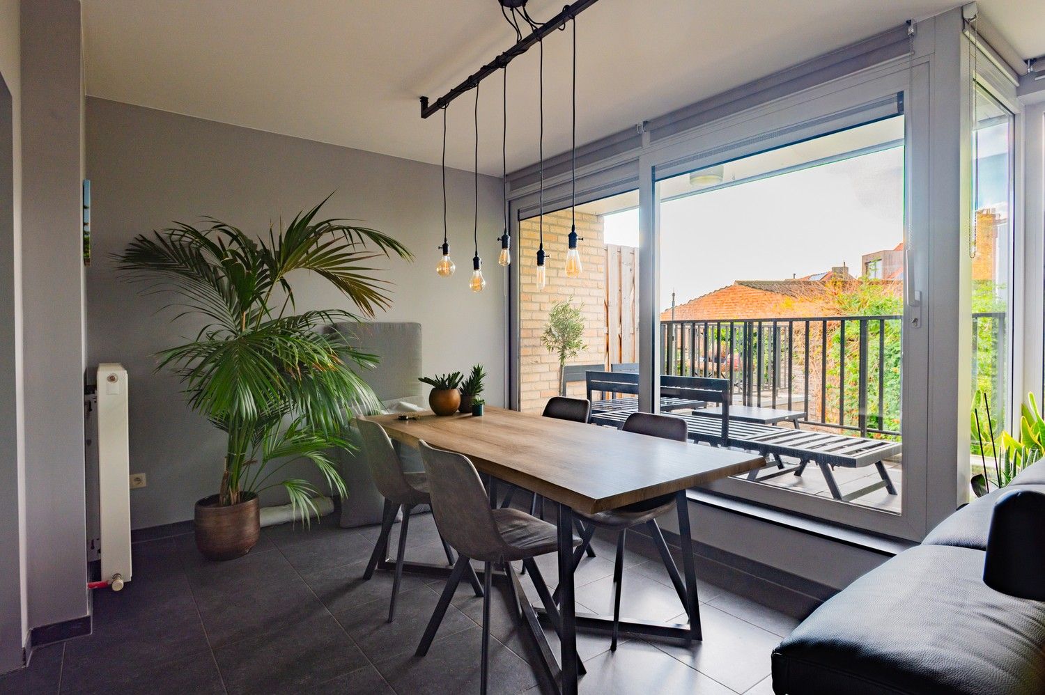 Appartement met 2 slaapkamers en ruim terras te koop in Schoten! foto {{pictureIndex}}