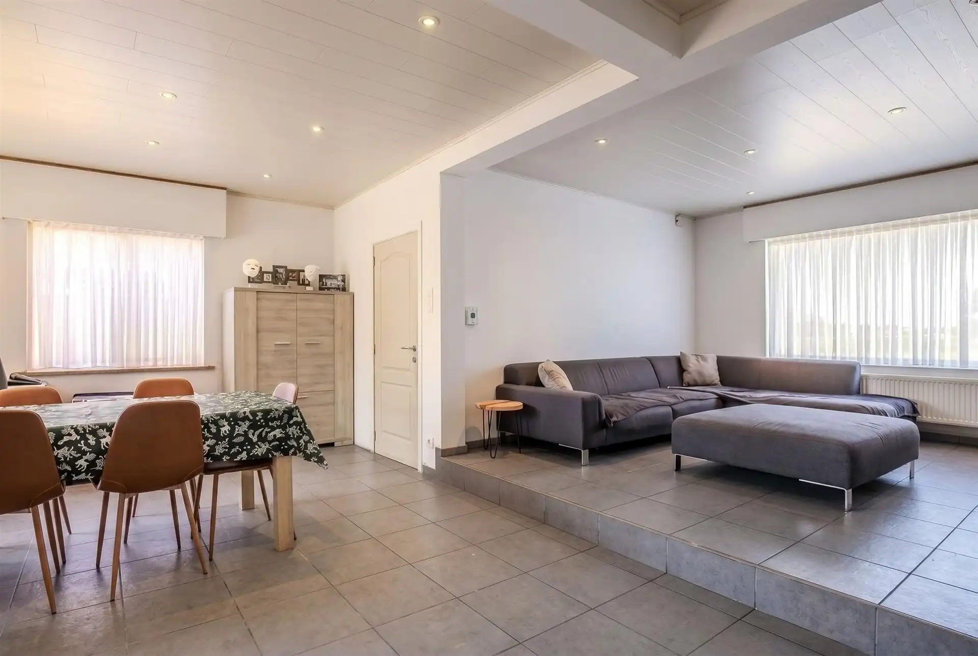 Ruime woning met zuid-gerichte tuin. foto 3