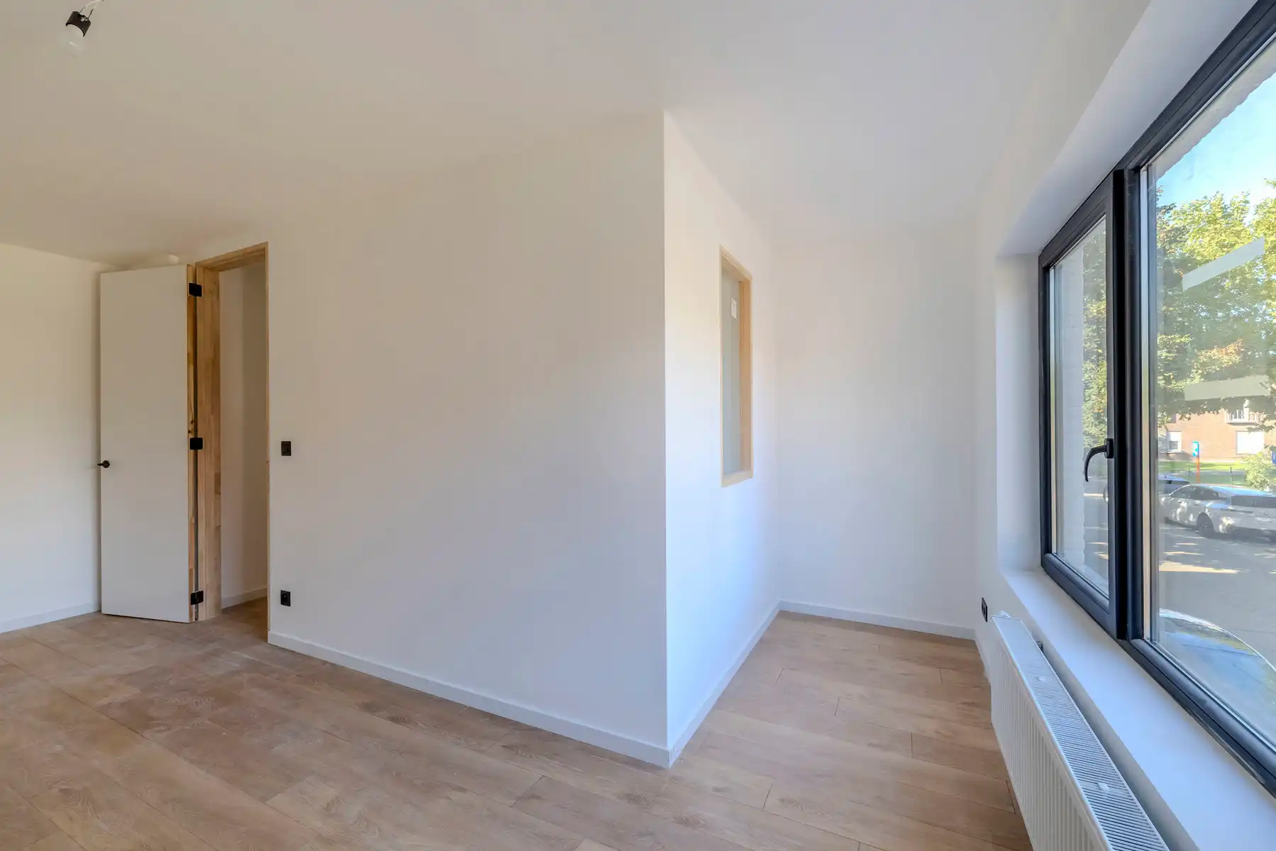 Gerenoveerde woning met 3 slpks, tuin en garage foto 12