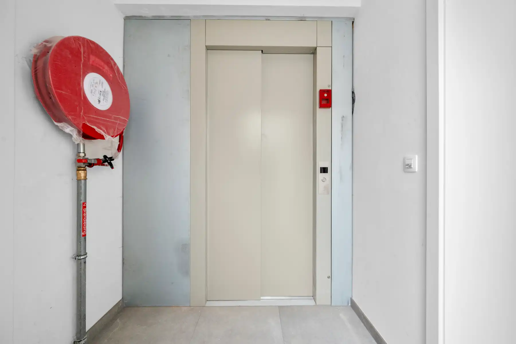 Instapklaar nieuwbouwappartement met groot terras foto 19