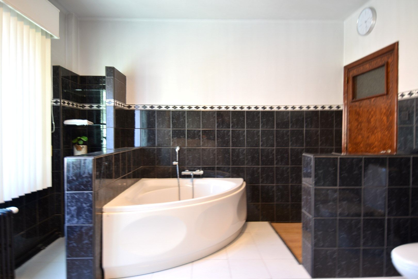 Charmante eigendom met 3 slaapkamers, 80 m² zolder, inpandige garage en zonneterras te koop in Gullegem-centrum foto 13