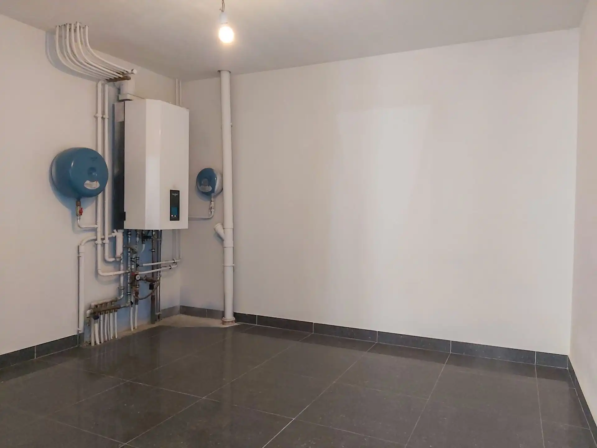 Ruime triplex met studio te koop in Opgrimbie! foto 17