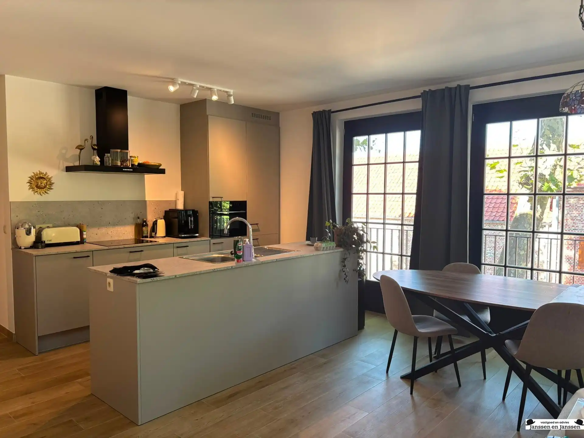 Stijlvol afgewerkt appartement met 2slpks en terras in het centrum van Gooreind (ca.100m²) foto 10