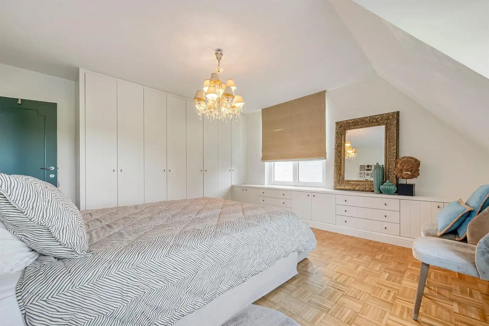 Statige woning met zwembad en 5 slaapkamers foto 19
