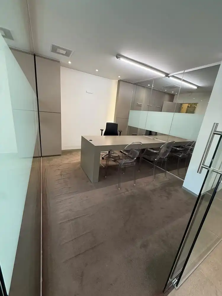 Instapklaar en strategisch gelegen kantoor-/praktijkpand (170 m²) met 6 autostaanplaatsen op toplocatie in Ninove foto 9