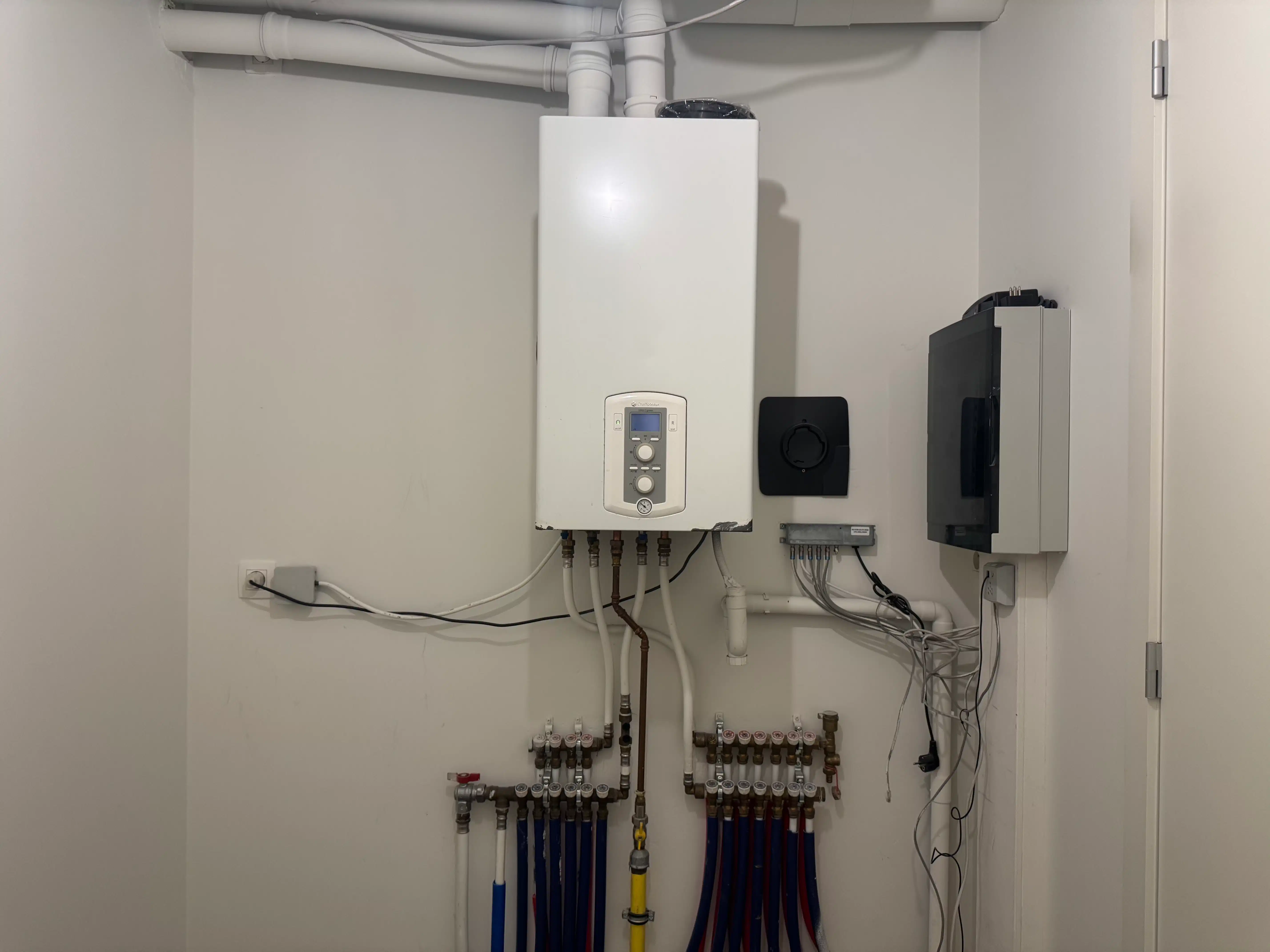 Ruim 2-slaapkamer appartement nabij centrum Genk foto 7