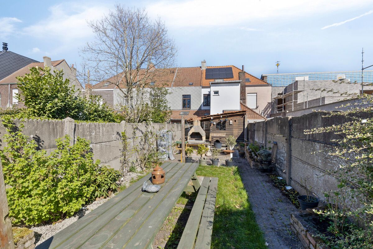 Instapklare woning op een topligging met 4 slaapkamers en tuin! foto 13