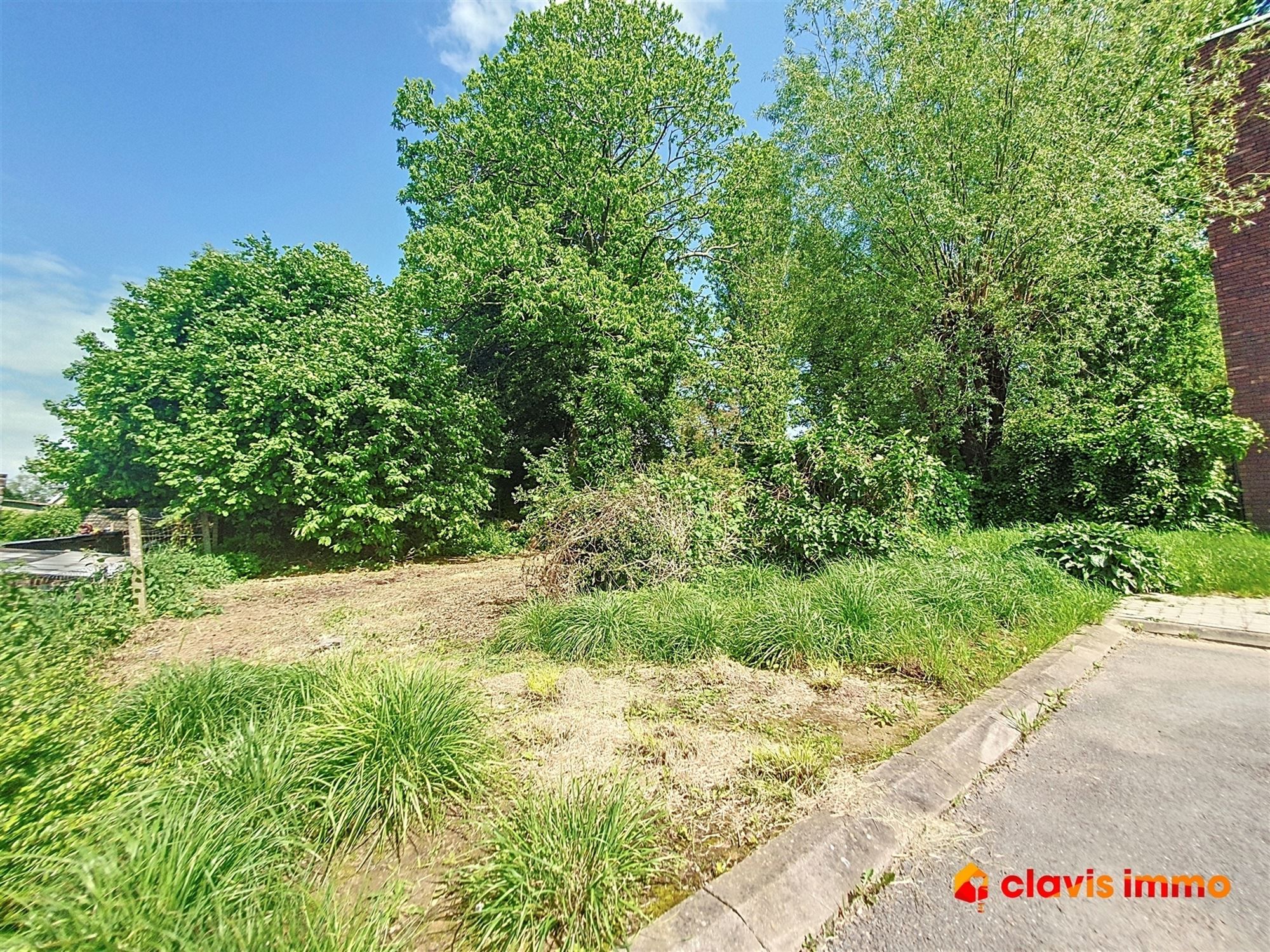 Perceel van ±1.747m² met tal van mogelijkheden foto {{pictureIndex}}