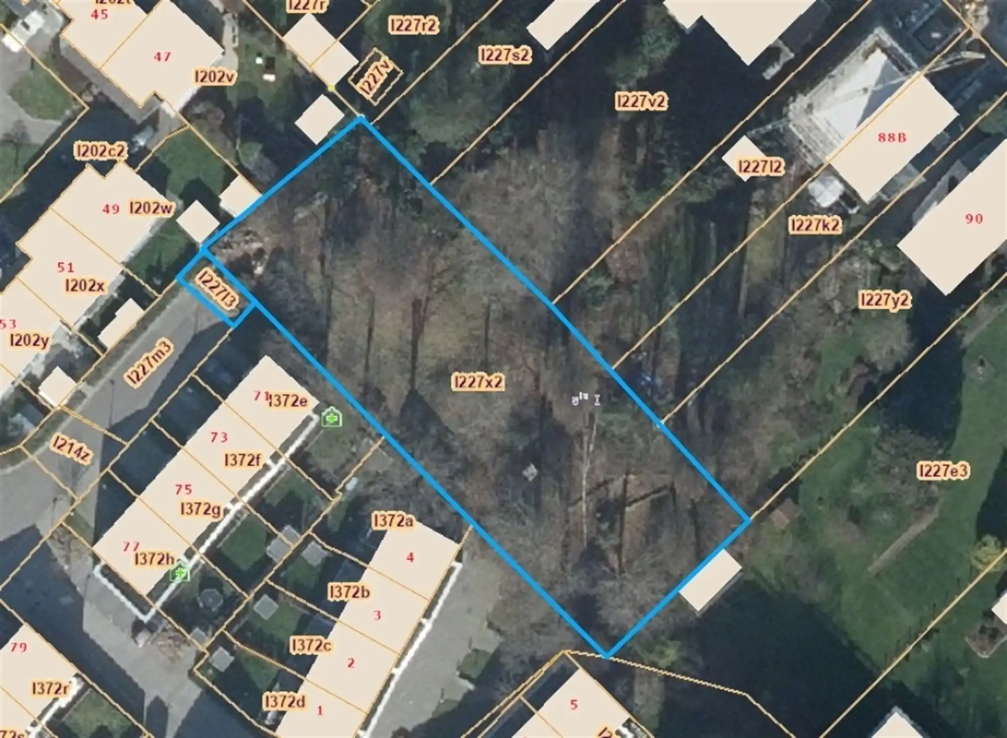 Perceel van ±1.747m² met tal van mogelijkheden foto {{pictureIndex}}