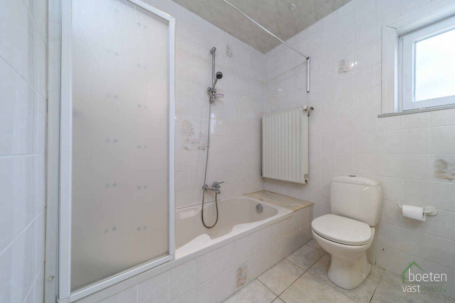 BEVEREN AAN DE IJZER: Zeer degelijke villa-bungalow met alle leefruimtes op het gelijkvloers, ruime garage en tuin op 772m² totale grondopp. foto 12