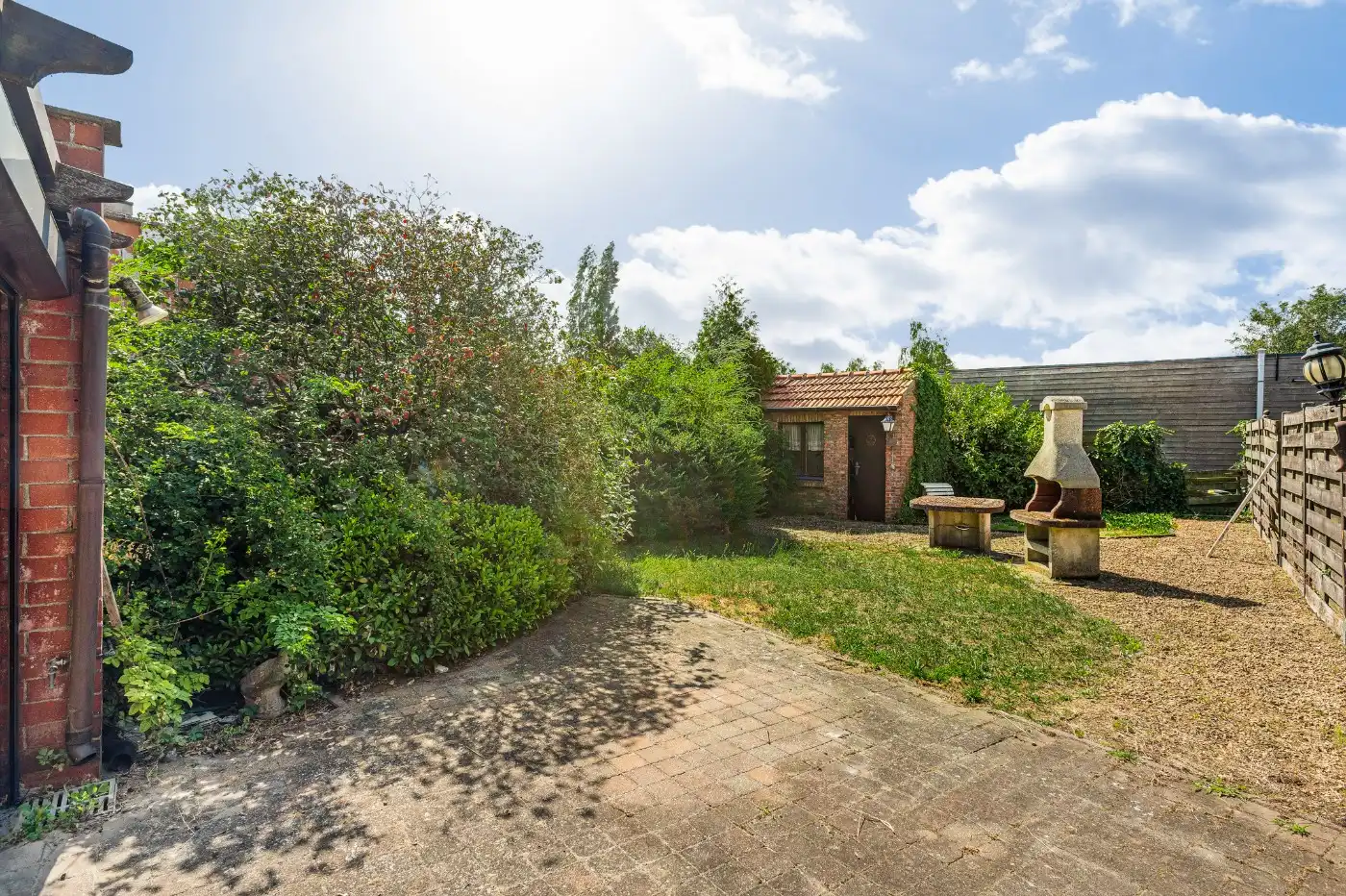 Grote, goed onderhouden, te renoveren woning met 3 slpk., garage en tuin foto 23