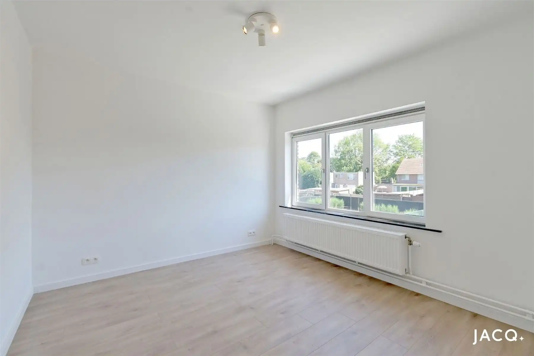 Prachtige woning met 3 slaapkamers, grote tuin en garage ! foto 17