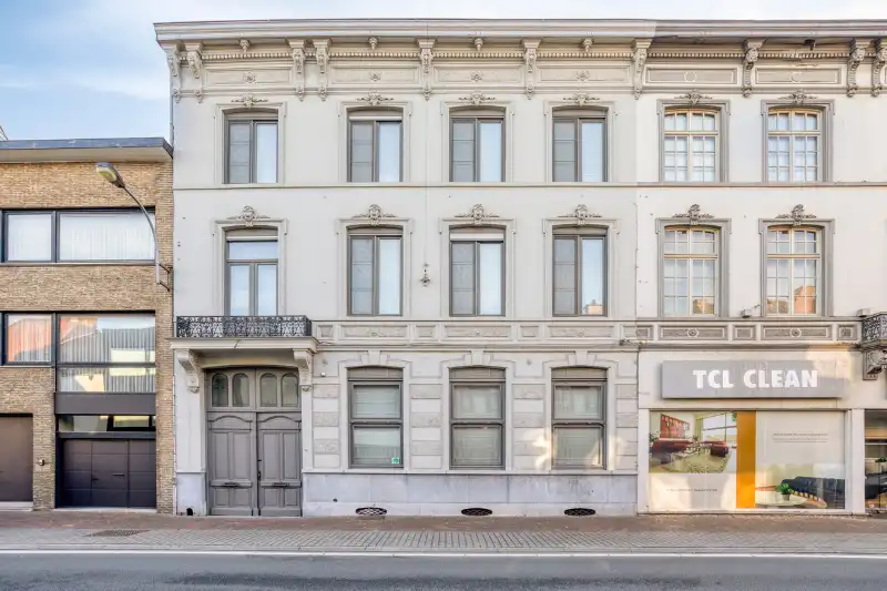 Statige herenwoning met 594 m² woonoppervlakte en uitzonderlijke tuin in hartje Menen foto 3