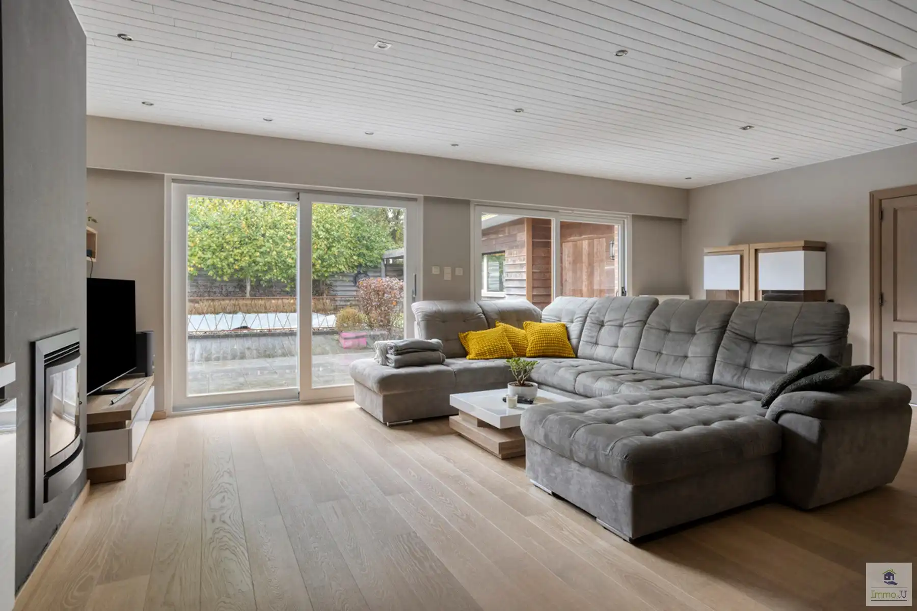 Halfopen bebouwing met zwembad foto 10