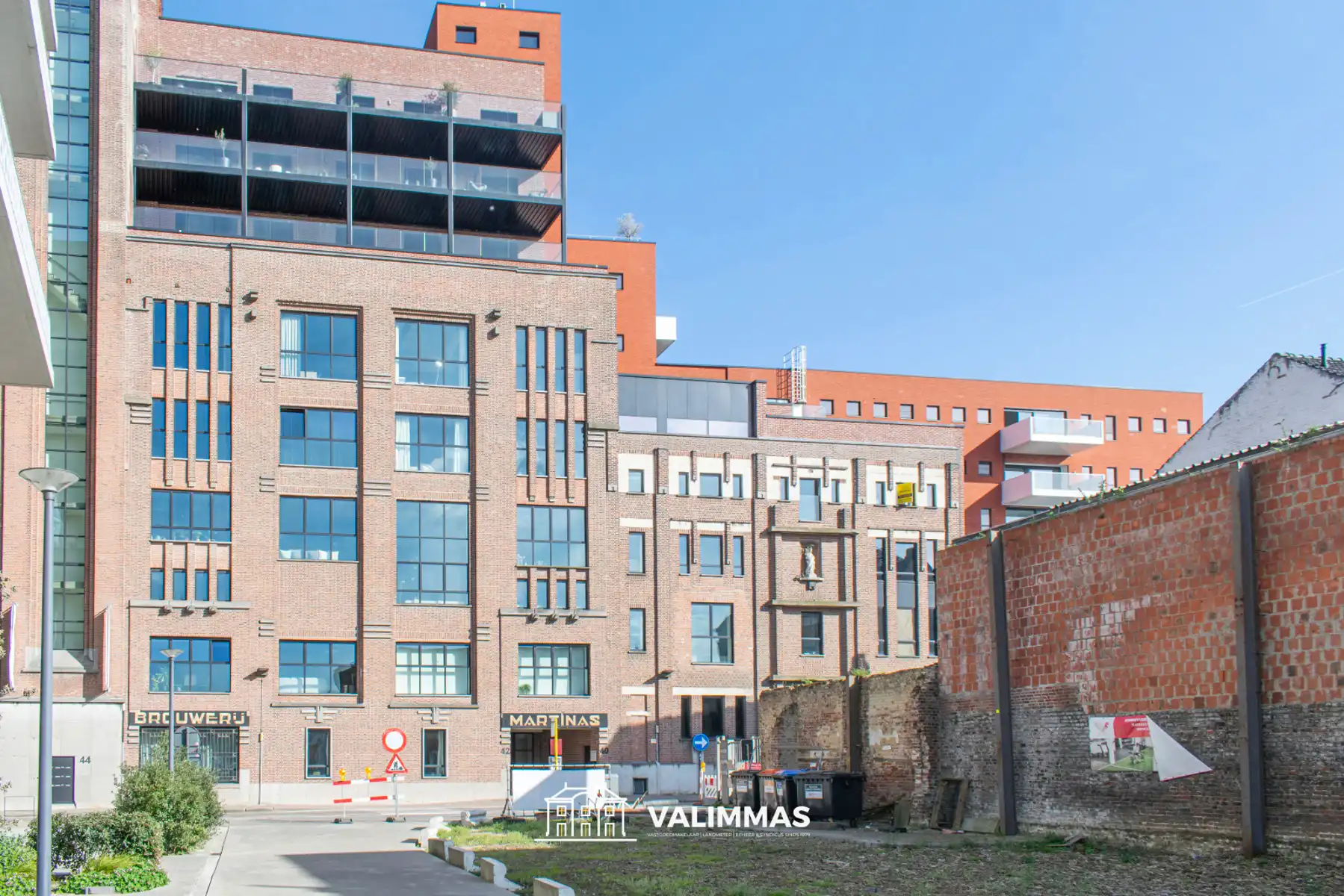 Stijlvol appartement (loft) met groot terras & 2 parkings... foto 2