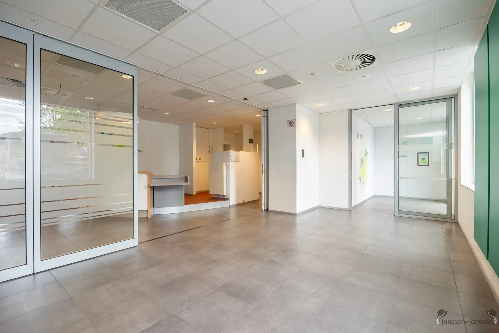 Commercieel gebouw met parkeergelegenheid! foto 8