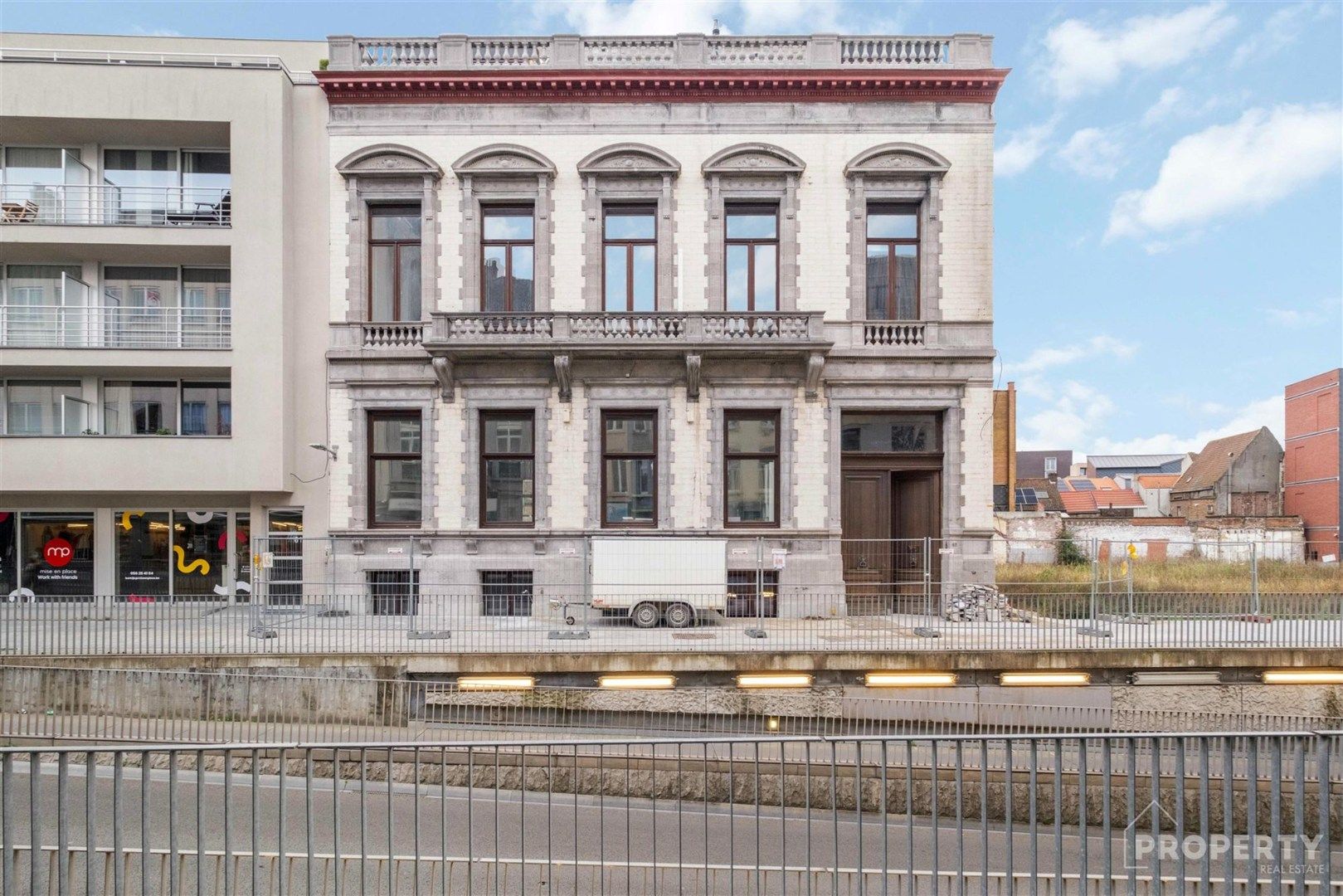 High-end studentenkamer in klassevol erfgoedgebouw foto 9