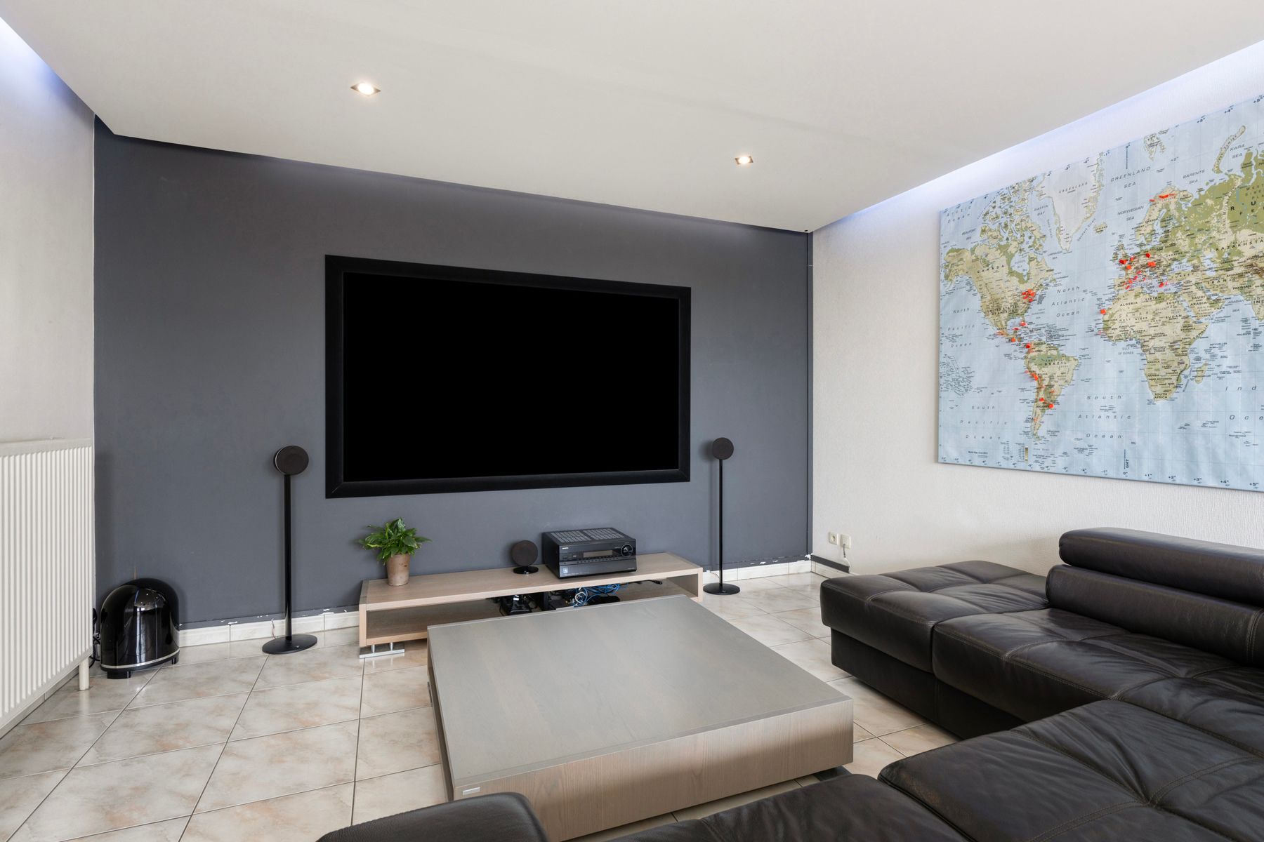 Ruim appartement met 3 slaapkamers! foto 2