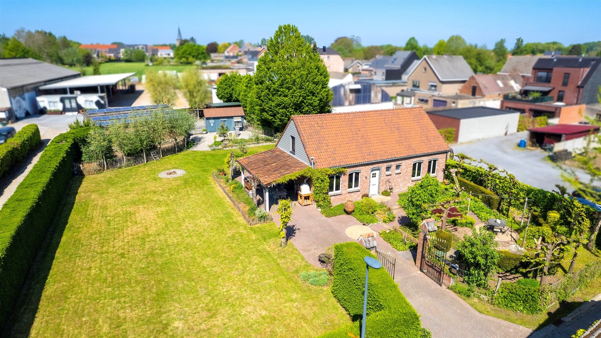 Karaktervolle open bebouwing met loods op groot perceel foto 25