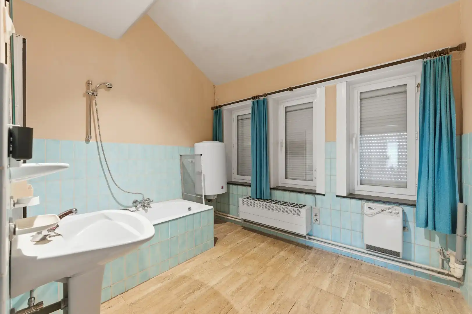 Te renoveren open bebouwing met veel ruimte en oppervlakte te Lubbeek foto 17