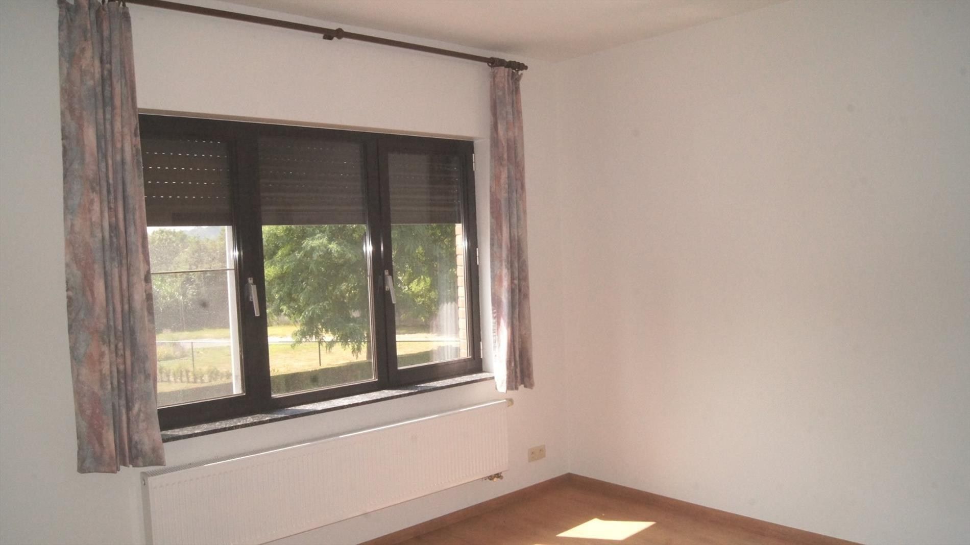 Volledig instapklare woning met 3 slpks en garage foto 6