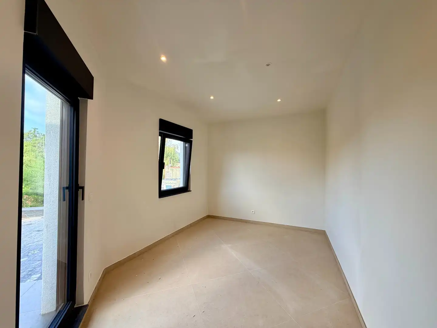 Volledig gerenoveerd 2-slaapkamerappartement met zolder in het hart van Tielt! foto 11