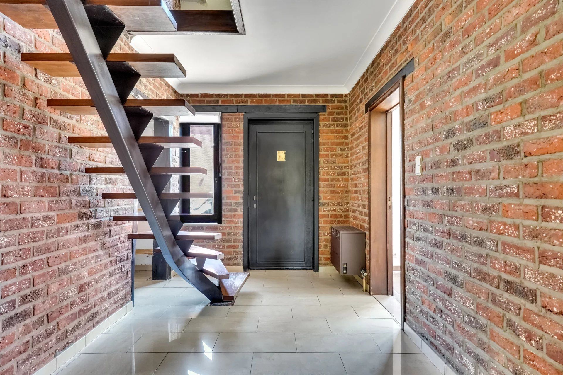 Ruime woning in rustige buurt foto 4