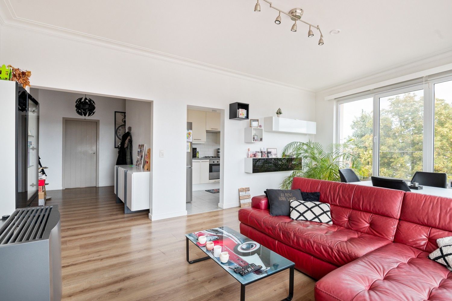 Verzorgd, centraal gelegen appartement met 2 slaapkamers te Niel foto 2