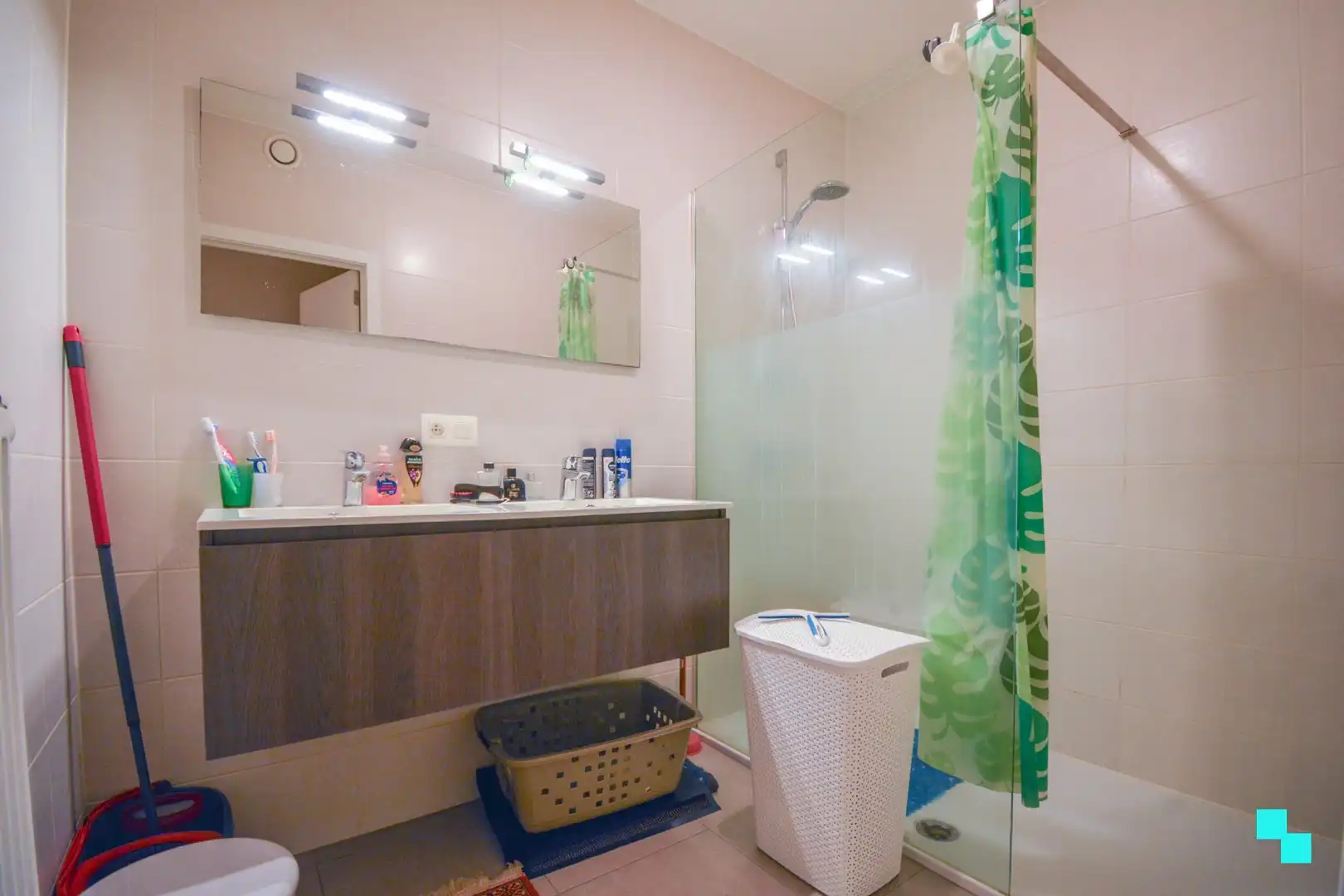 Recent, gelijkvloers appartement met garage te Westrozebeke foto 14