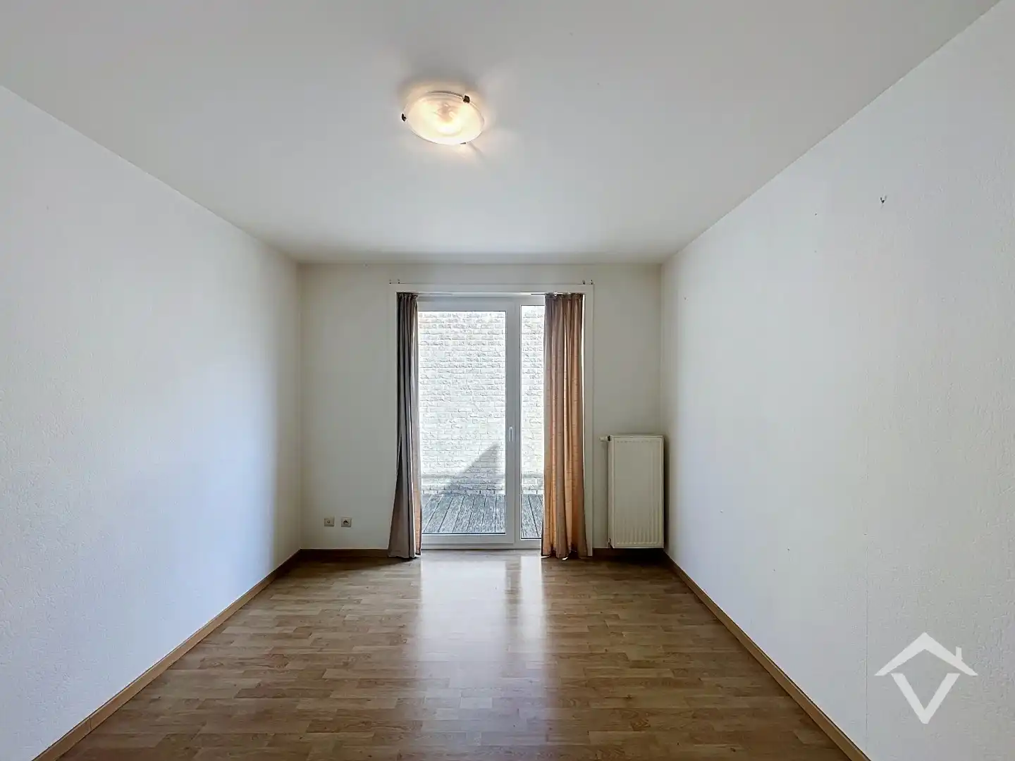 Instapklaar gelijkvloers appartement met twee slaapkamers, terras en ondergrondse parkeerplaats.  foto 13