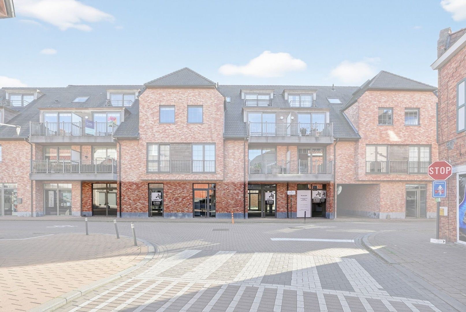 Casco handelsruimte met garage in het centrum van Oostrozebeke! foto 14
