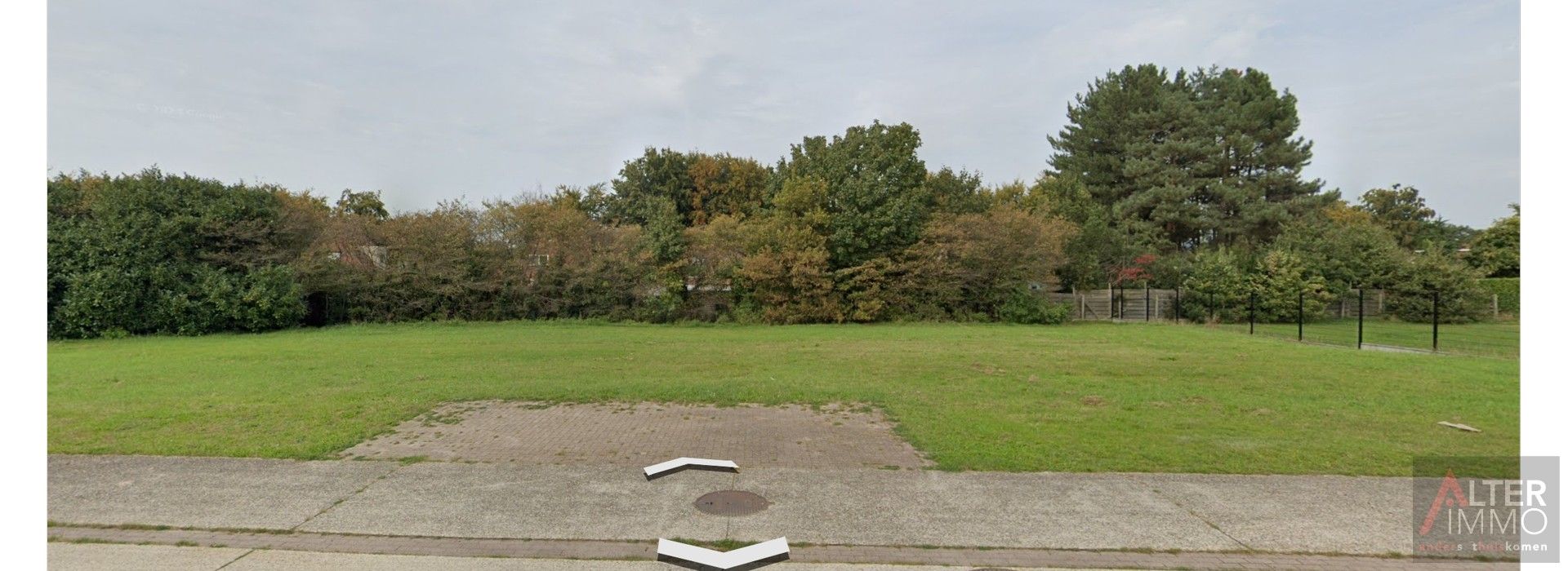Stedelijke bouwkavel van 7a 10ca voor halfopen bebouwing! foto {{pictureIndex}}