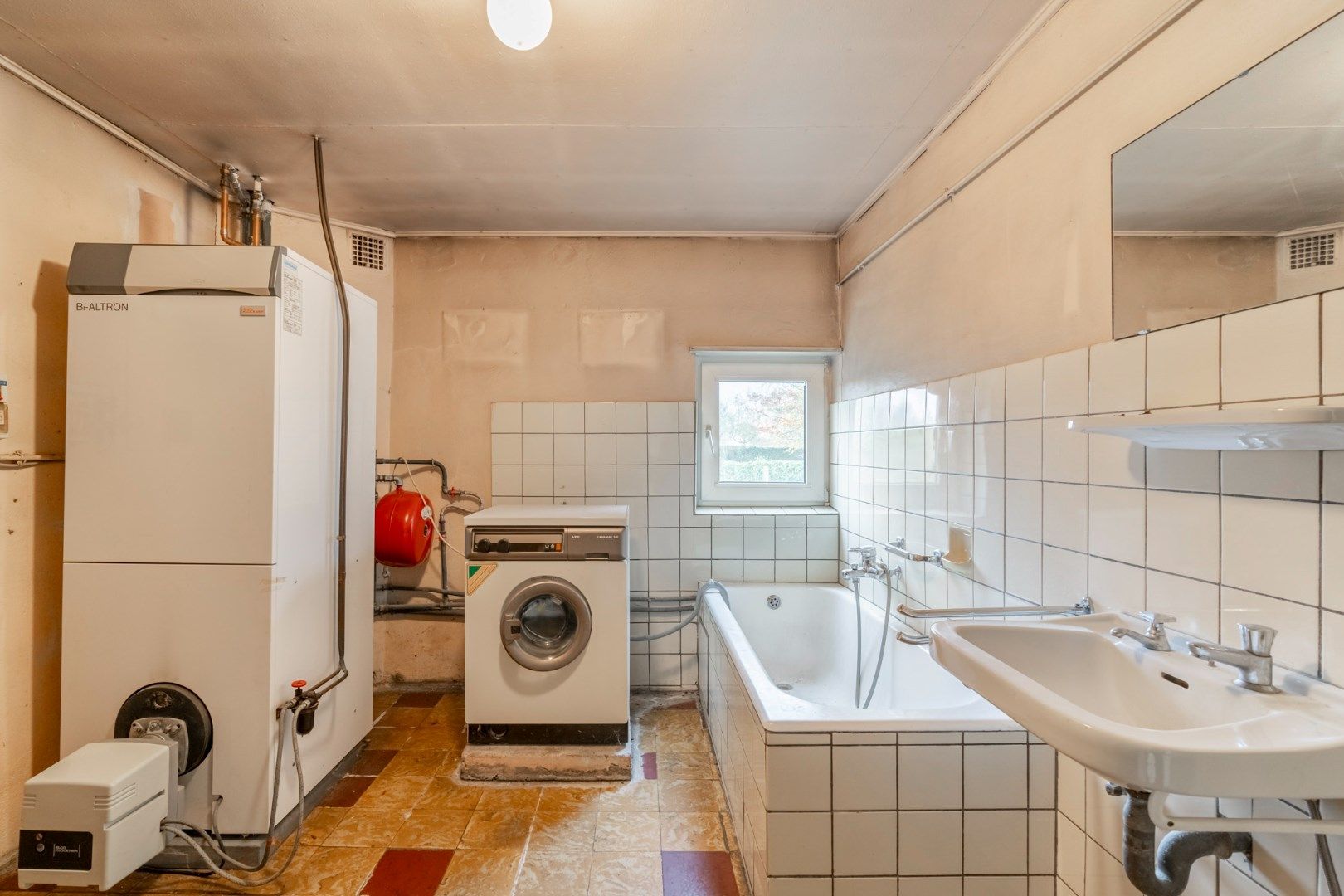 Te renoveren halfvrijstaande woning op een perceel van 4a24ca foto 15