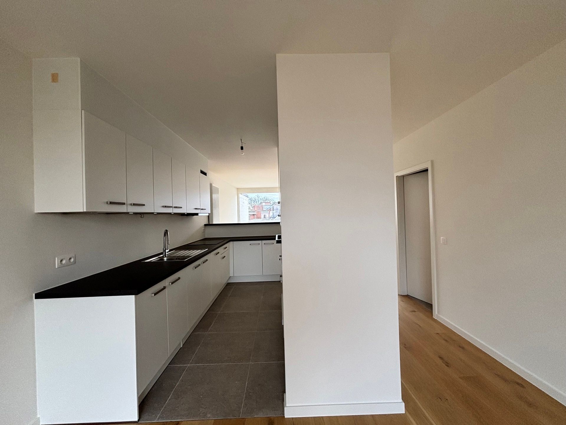 Centraal gelegen appartement met 2 slaapkamers en groot terras foto 5