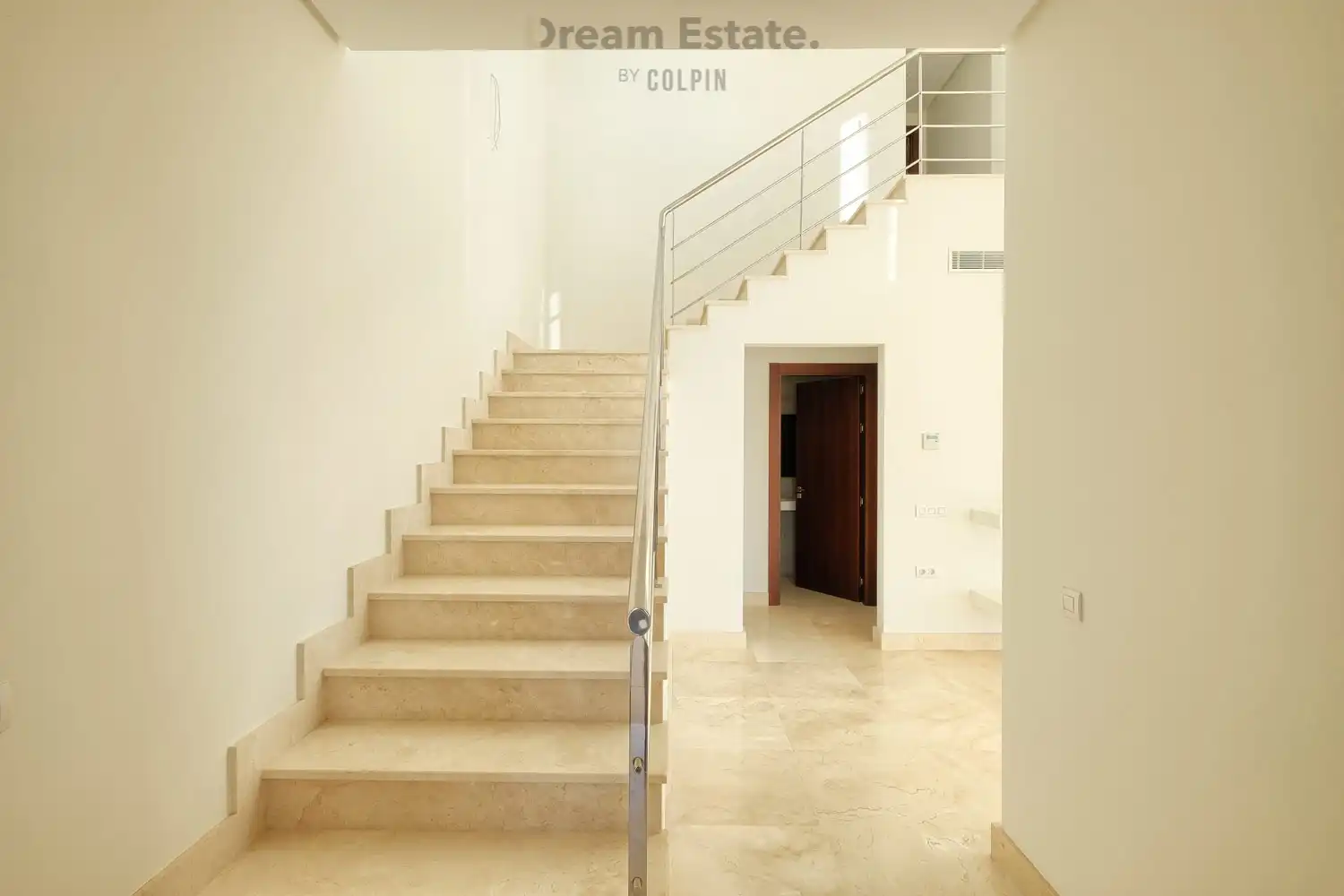 Nieuwe moderne villa met uitzicht op zee en bergen. foto 18