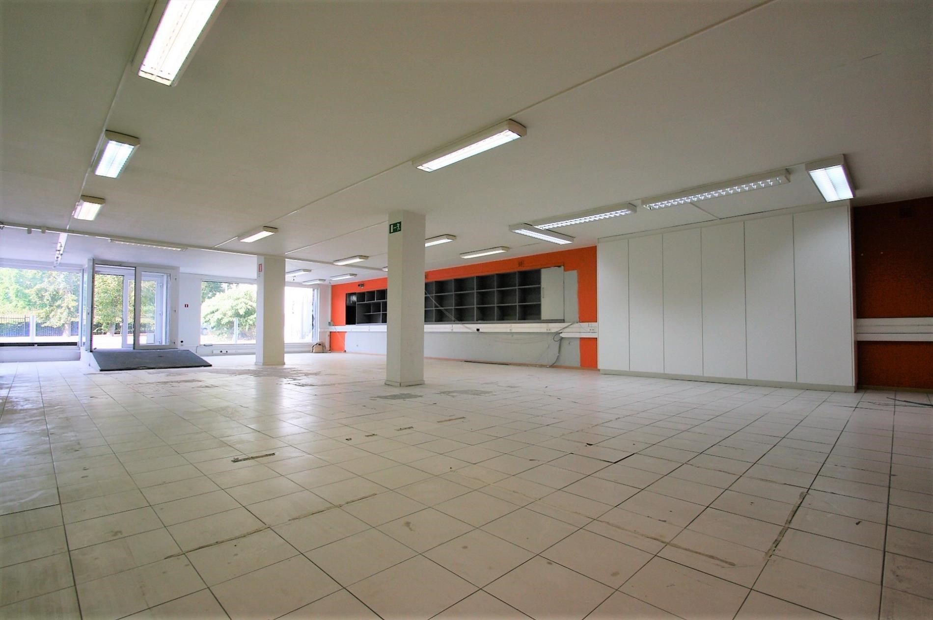 Handelsruimte Kortrijkse Steenweg 1092 naast KBC Toren te huur  foto 9