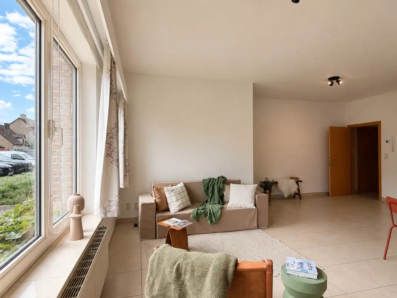 Instapklaar en energiezuinig ruim twee slaapkamer appartement in het centrum van Eke foto 2