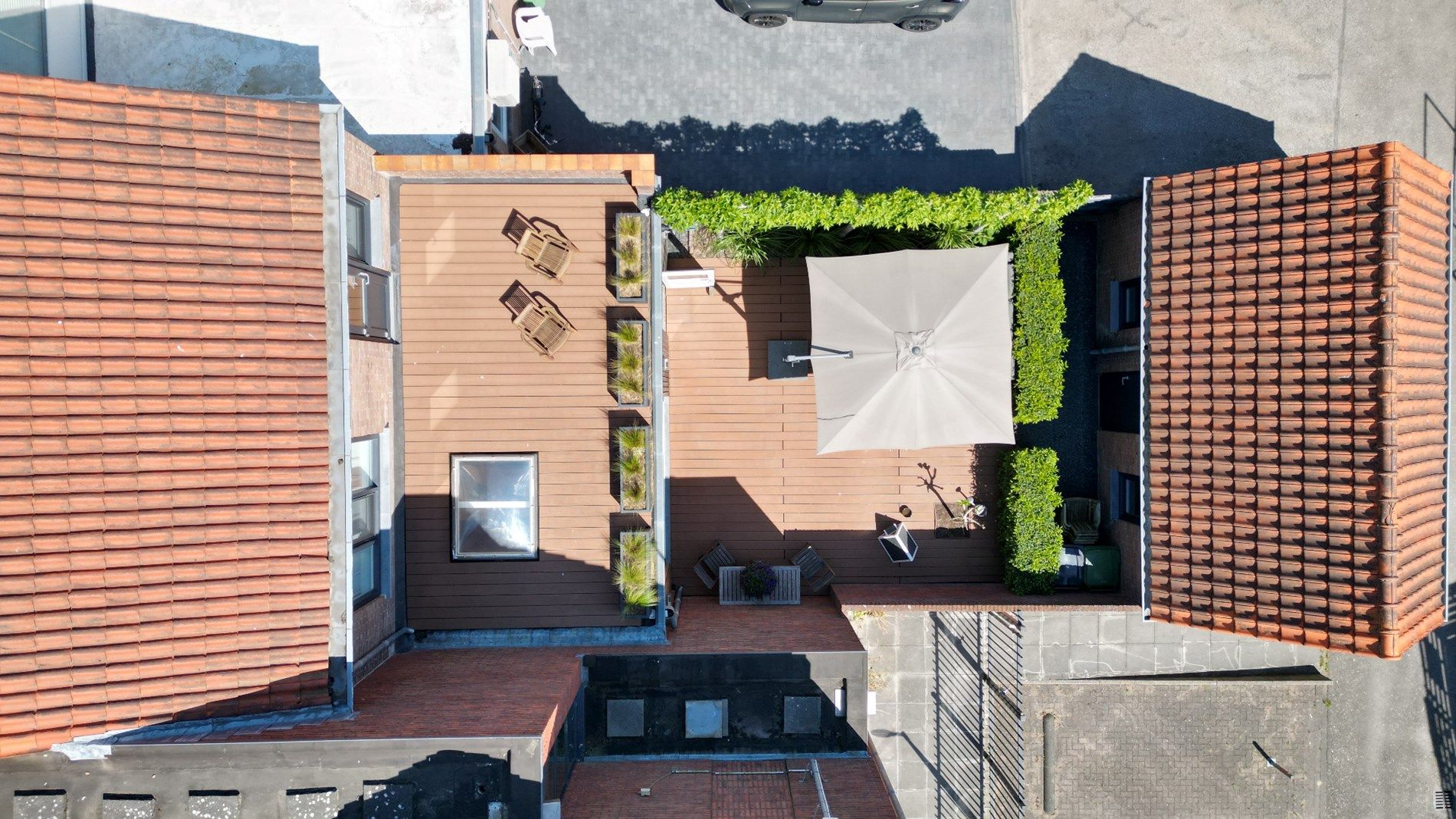 Smaakvolle en grote stadswoning met vrijstaande garage voor het hele gezin foto 24