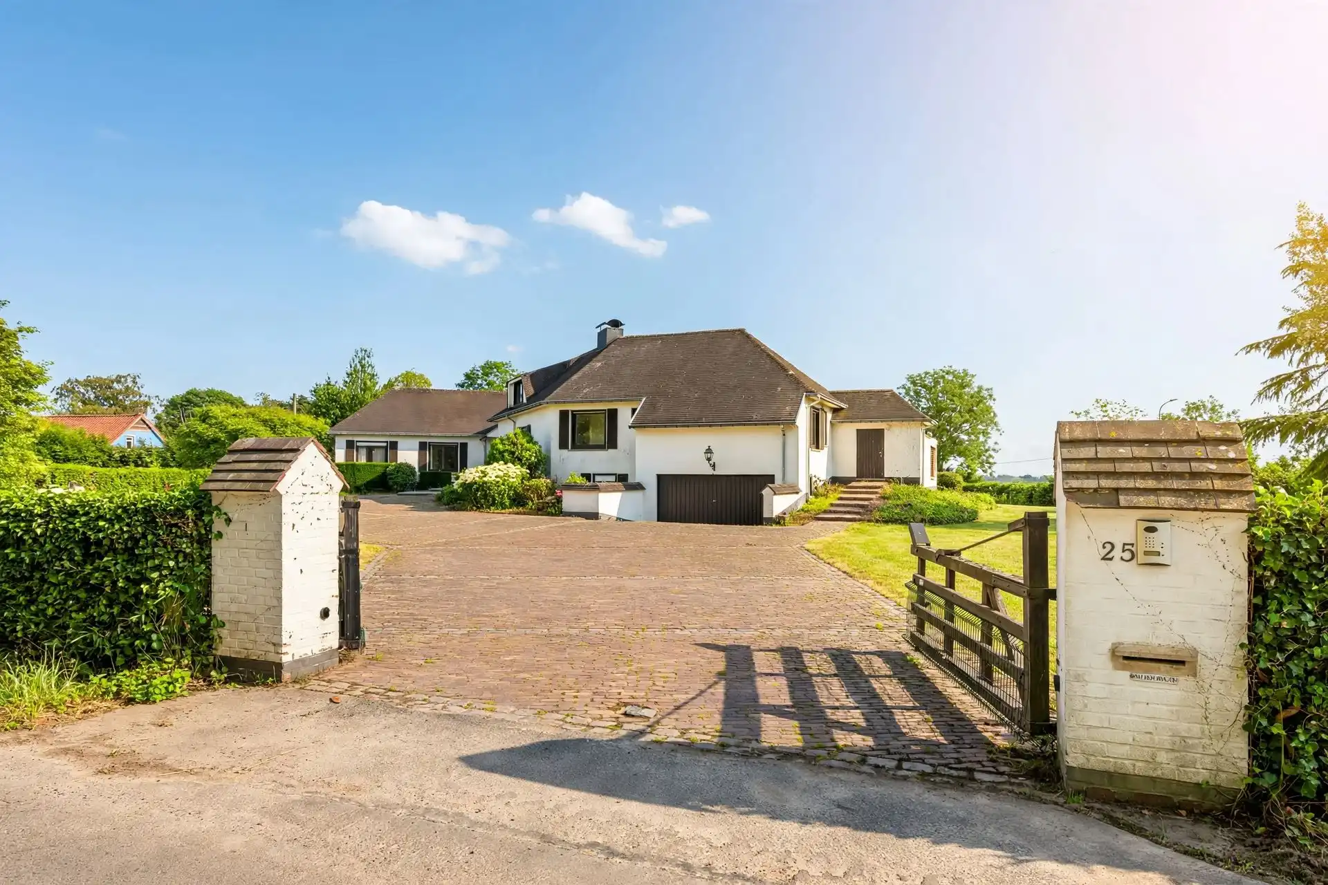 Statige villa met zwembad en uniek uitzicht op 6.401m² foto 5