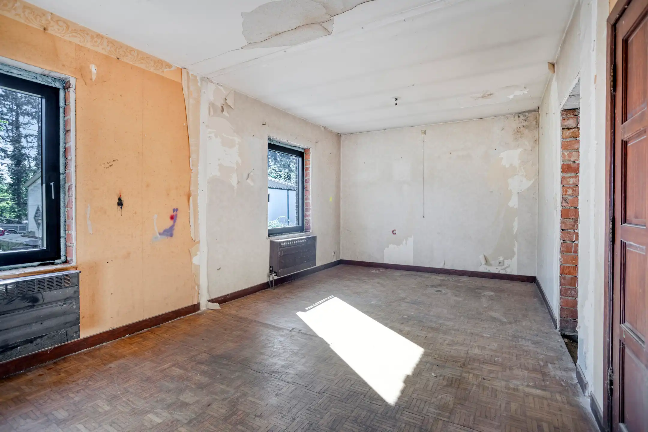 Te renoveren vrijstaande woning met veel potentieel foto 9