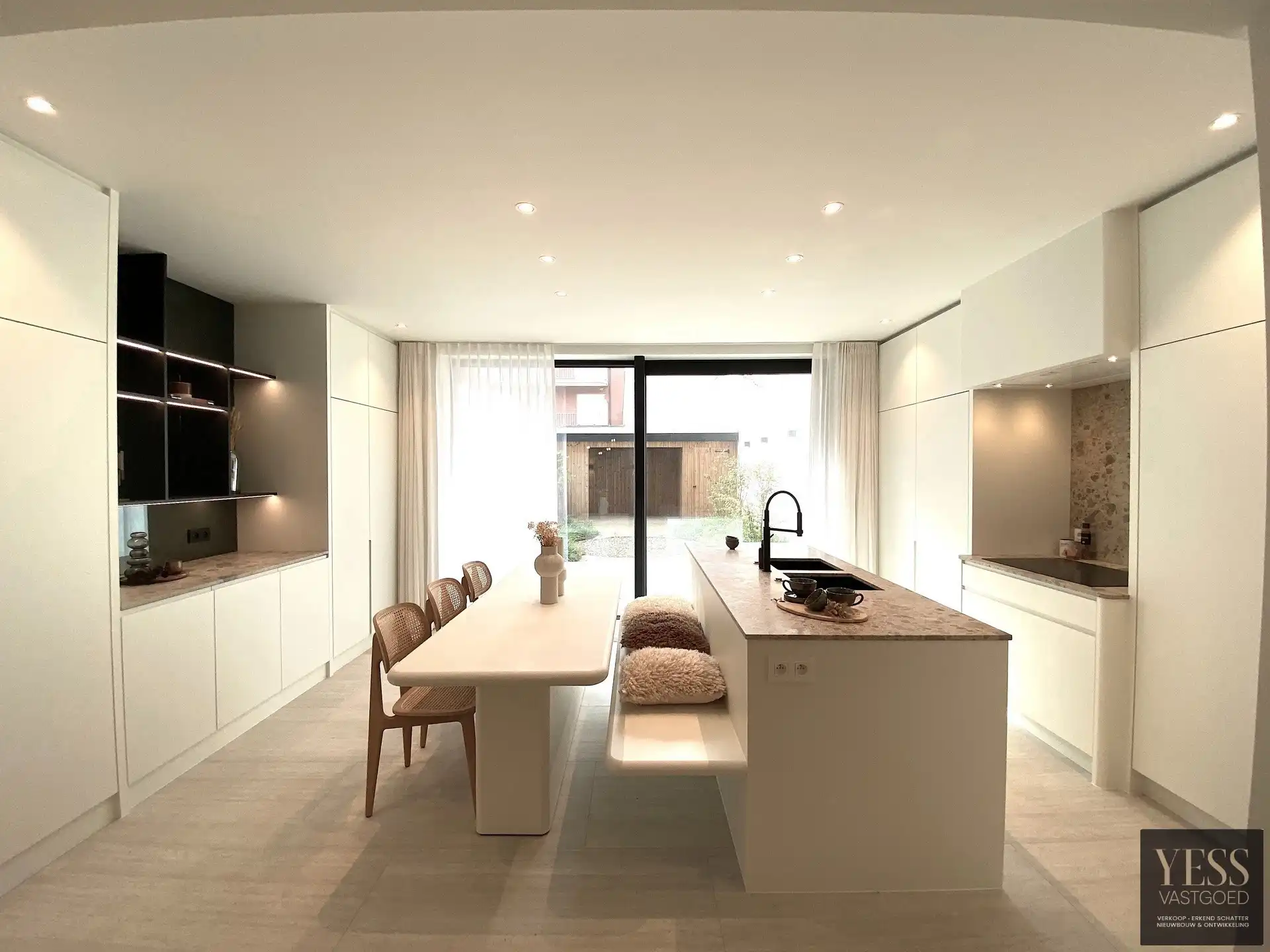 Exclusief gerenoveerd gelijkvloers appartement in Knokke! foto 6