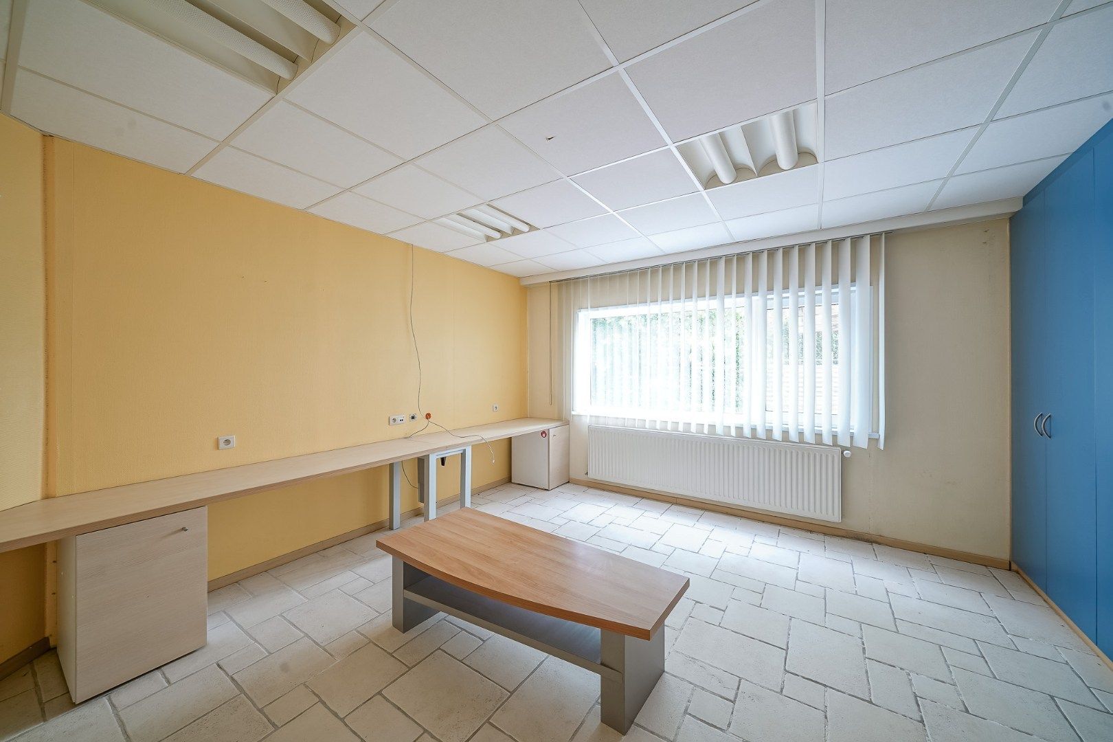 Winkelruimte met magazijn en woonst te Oostende foto 42