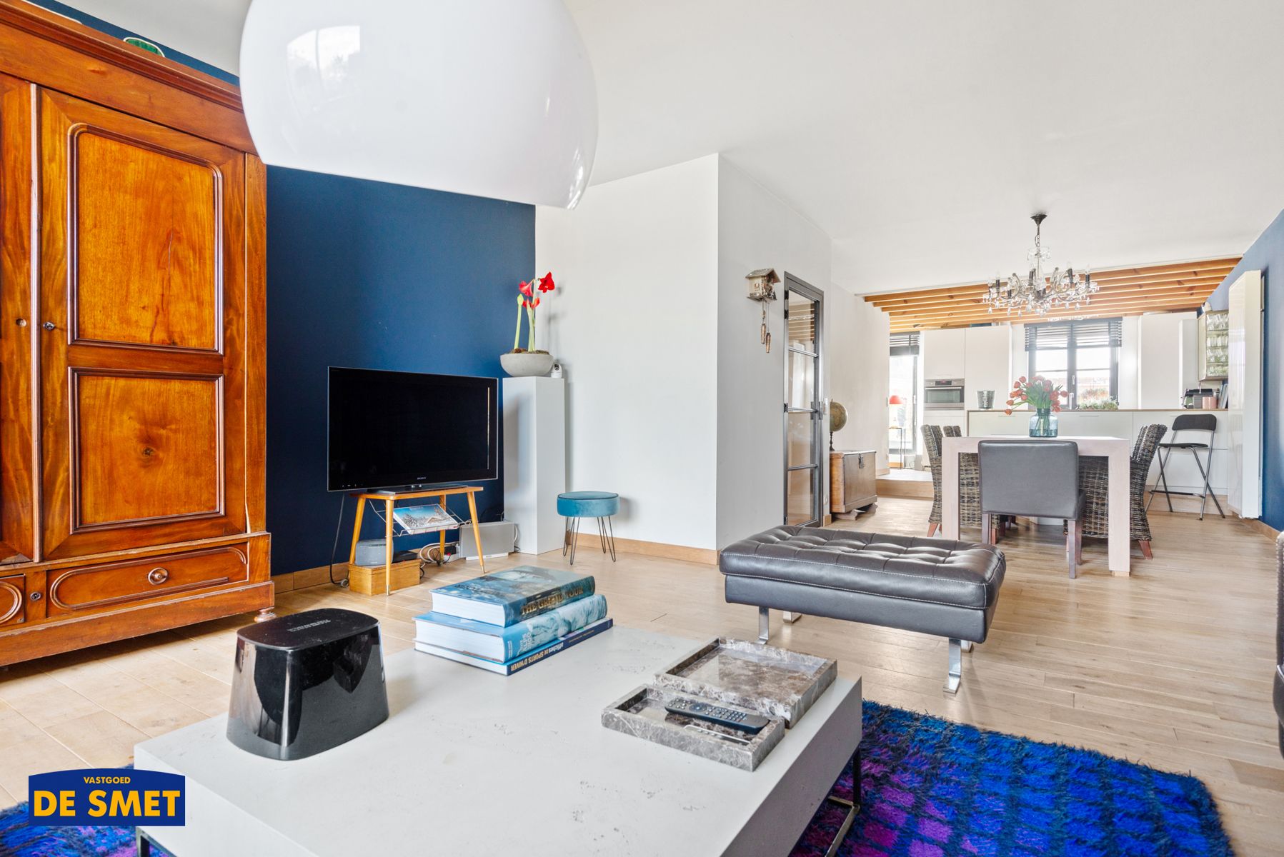 Prachtig triplex appartement in het centrum van Aartselaar foto {{pictureIndex}}