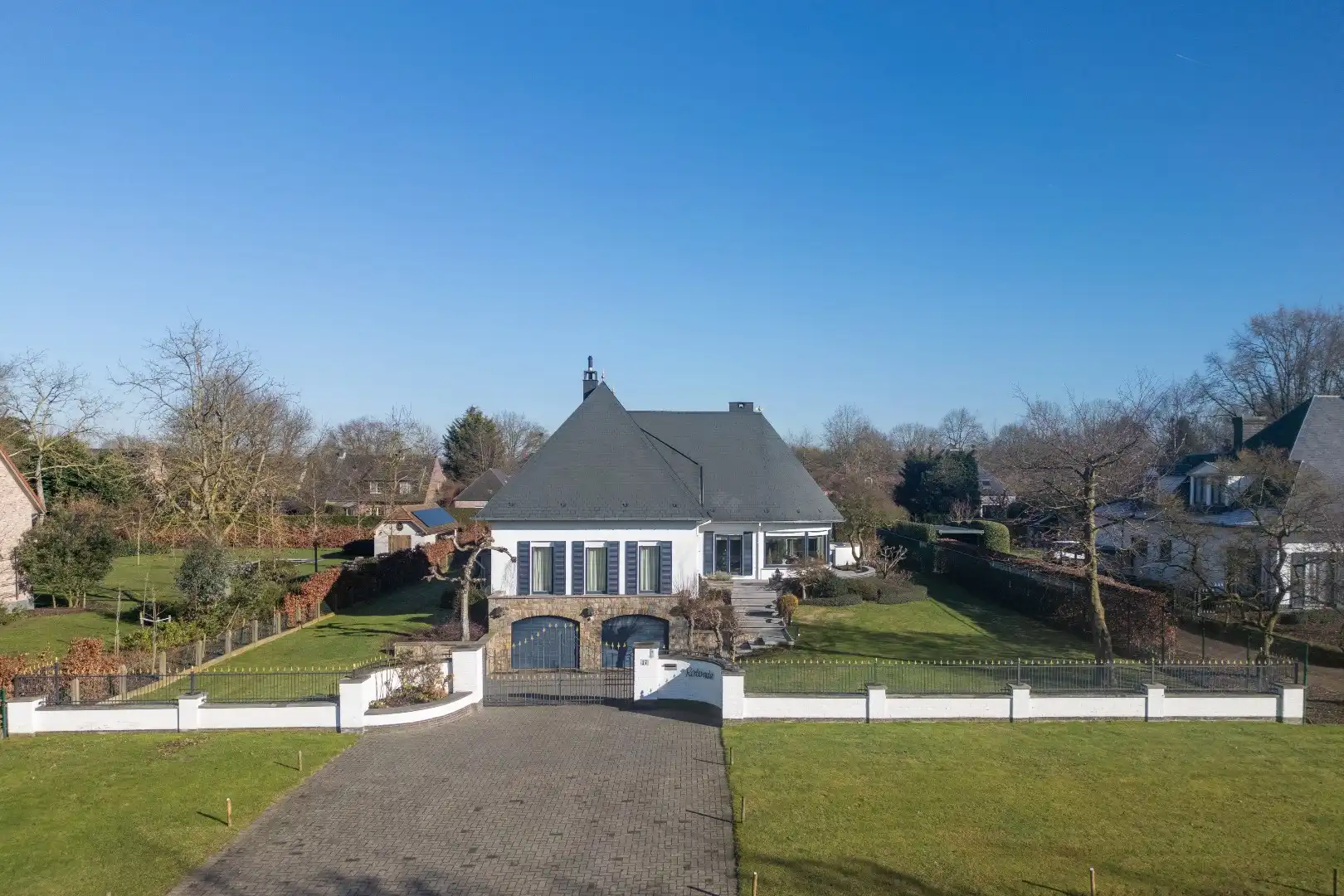 Prachtige villa met binnenzwembad op een toplocatie  foto 2